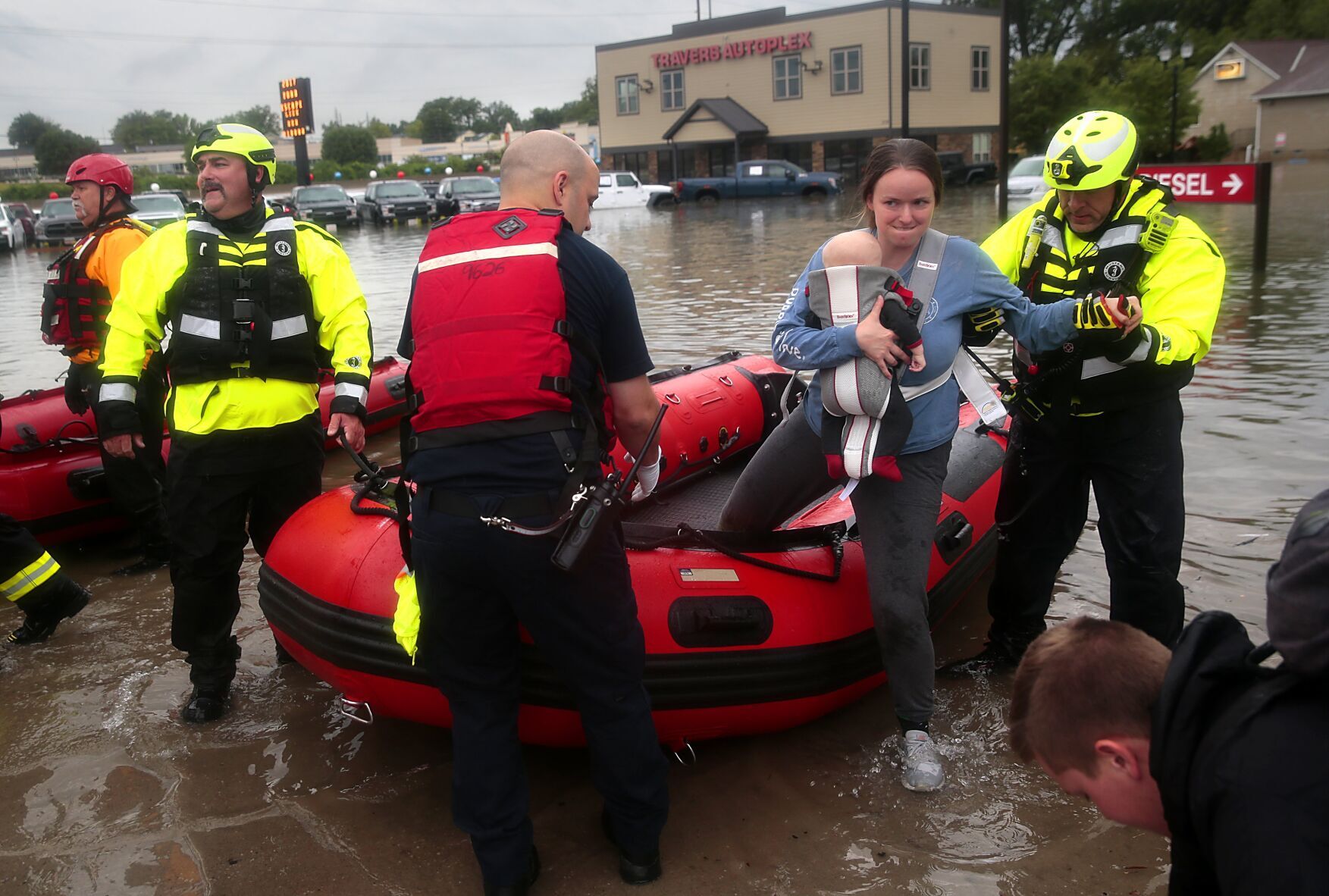 Flooding paralyzes St. Charles